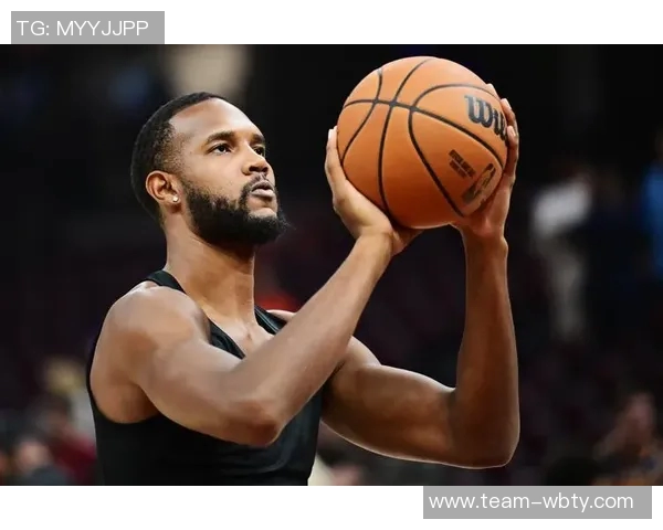 小莫布里半场表现抢眼17分钟内10投6中斩获13分4篮板2封盖